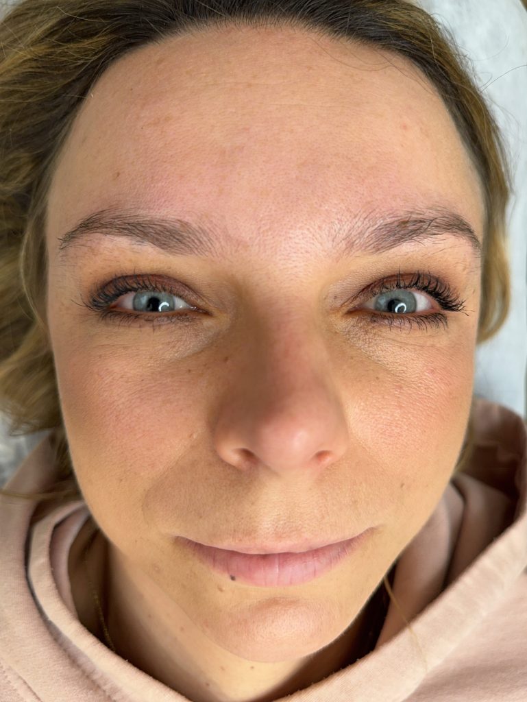 brwi przed makiajażem permanentnym