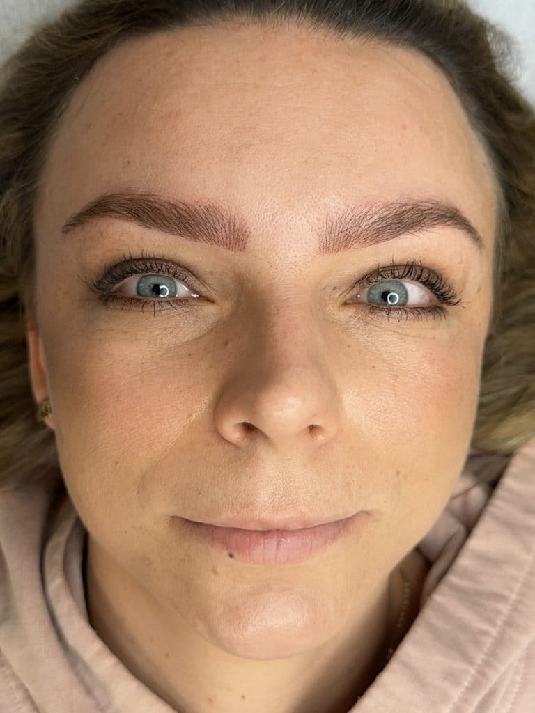 makijaż permanentny brwi efekty